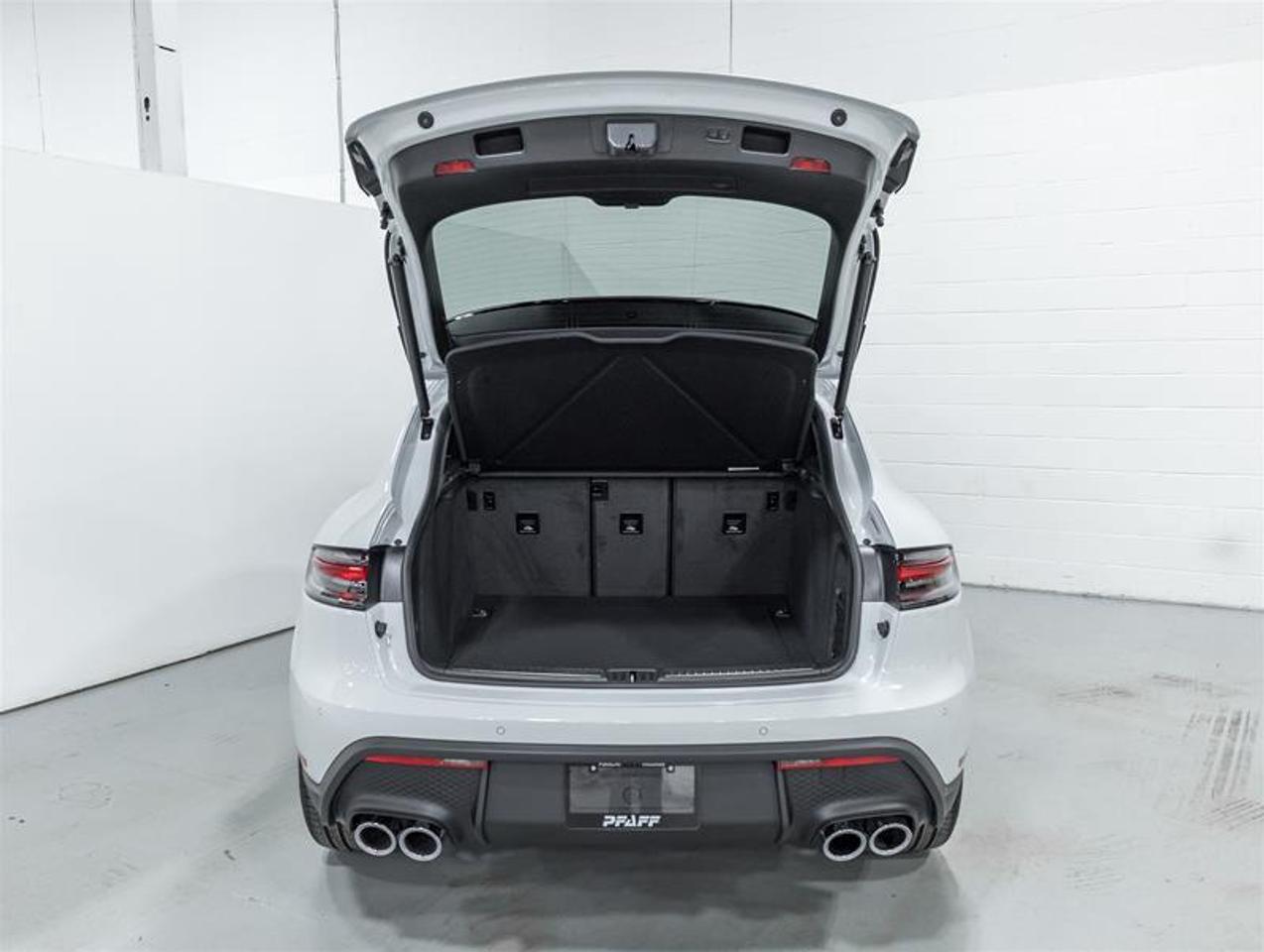 2026 Porsche Macan  Photo