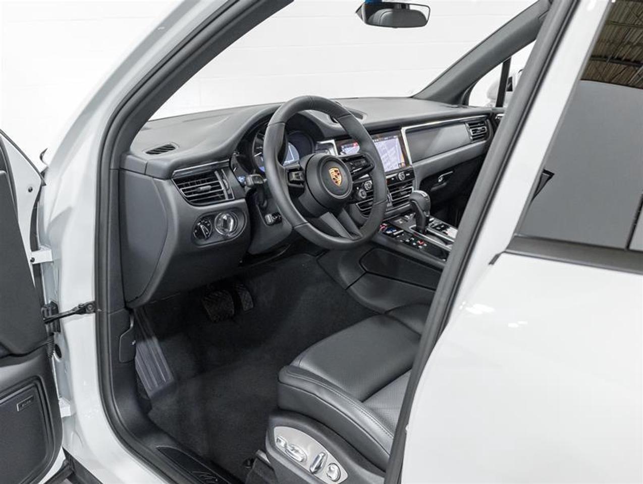 2026 Porsche Macan  Photo