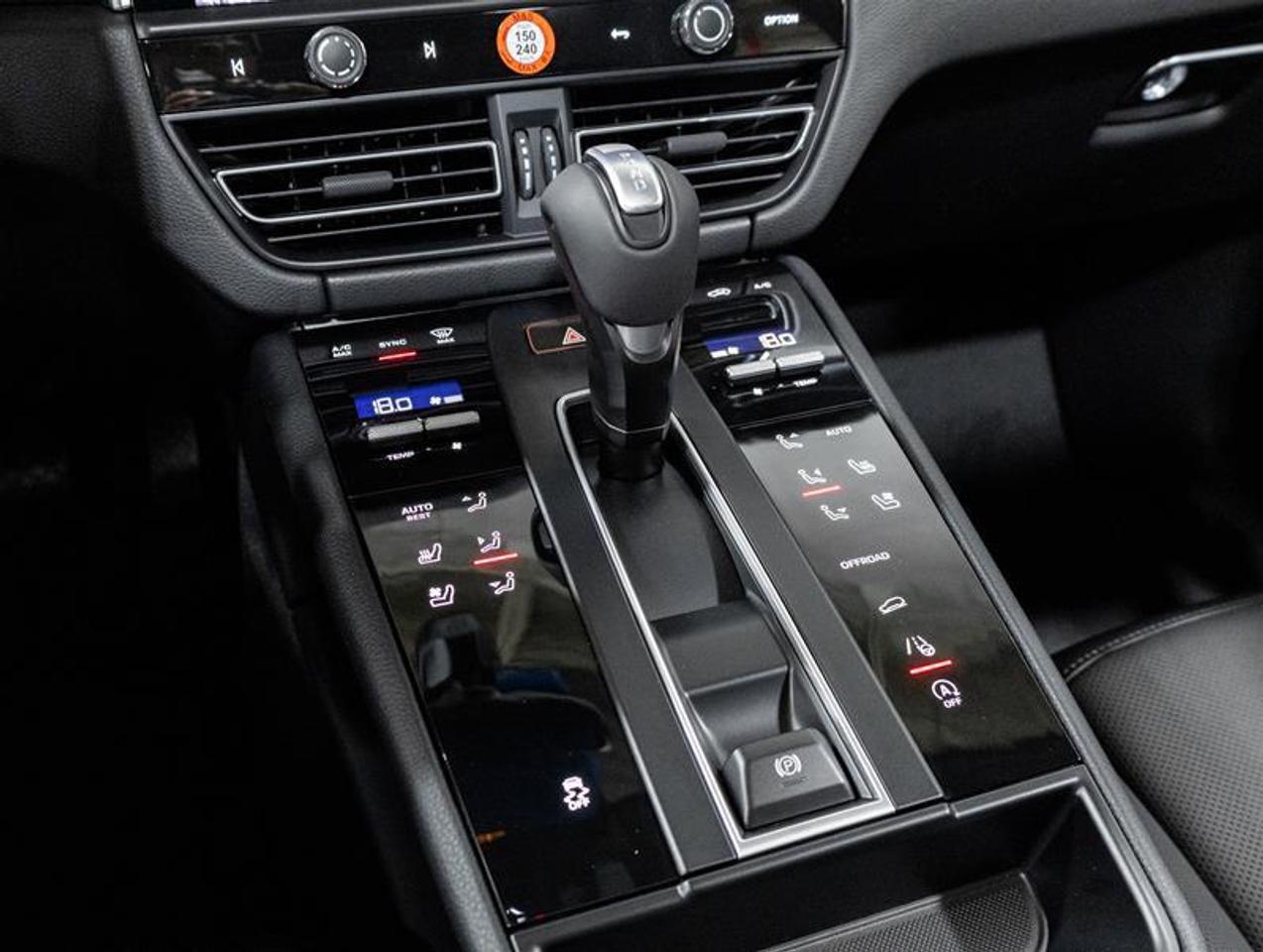 2026 Porsche Macan  Photo