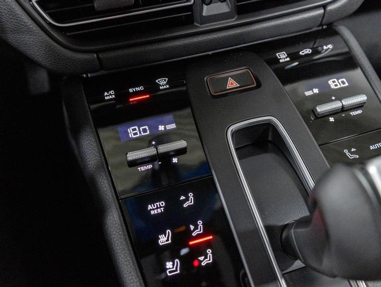 2026 Porsche Macan  Photo