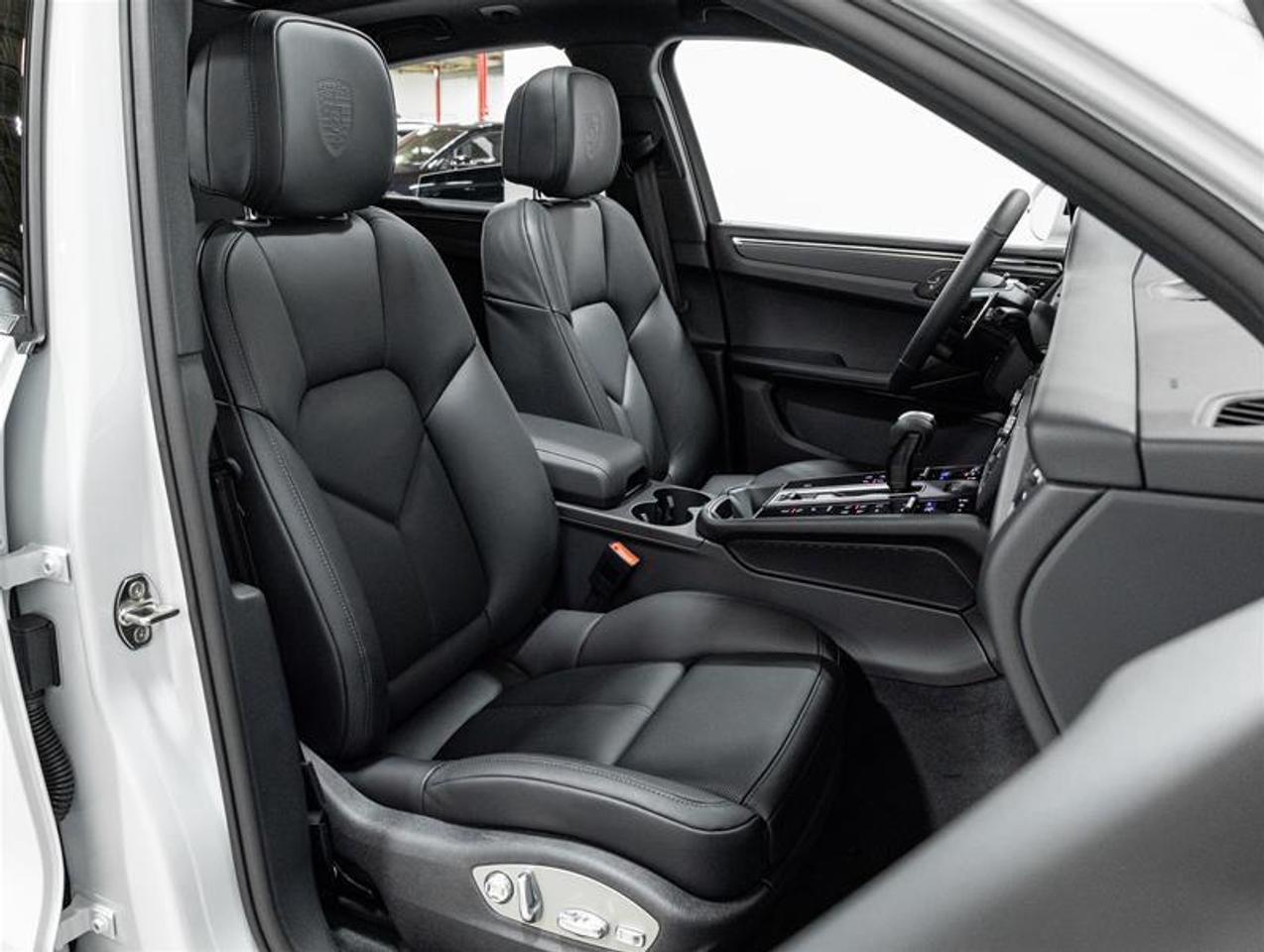 2026 Porsche Macan  Photo