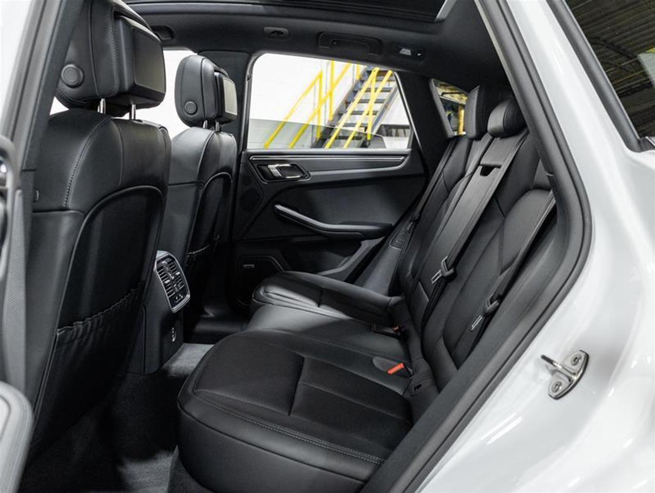 2026 Porsche Macan  Photo