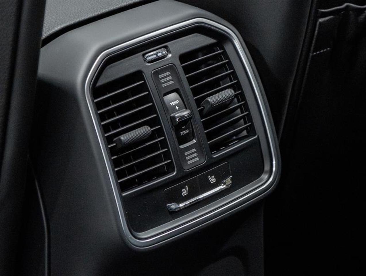 2026 Porsche Macan  Photo