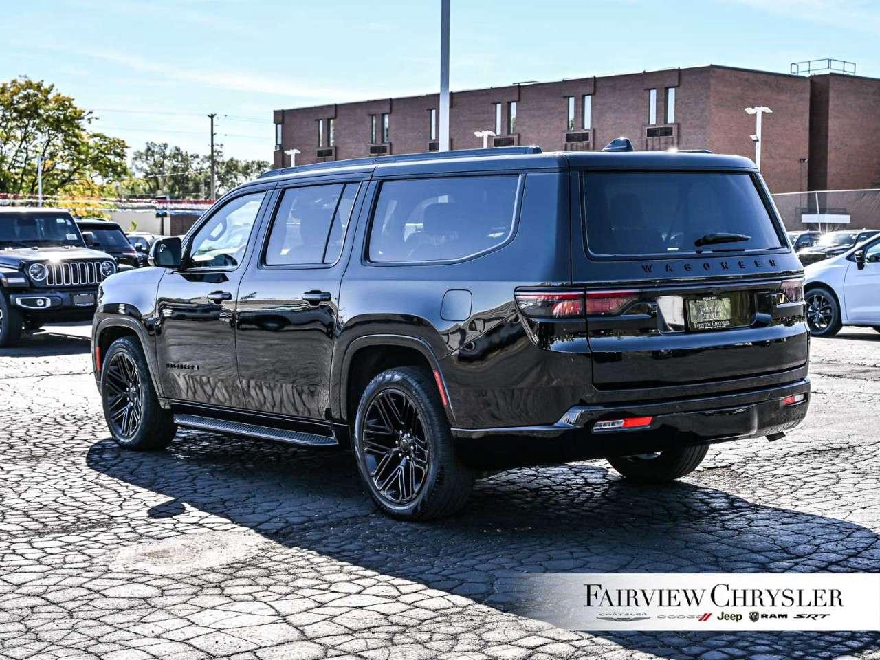 2024 Jeep Wagoneer Series II Carbide 4x4 PANO ROOF   LEATHER   CARBIDE   BLIND SPOT   8 PASSANGER   3.92 REAR AXLE   TOW PKG Photo