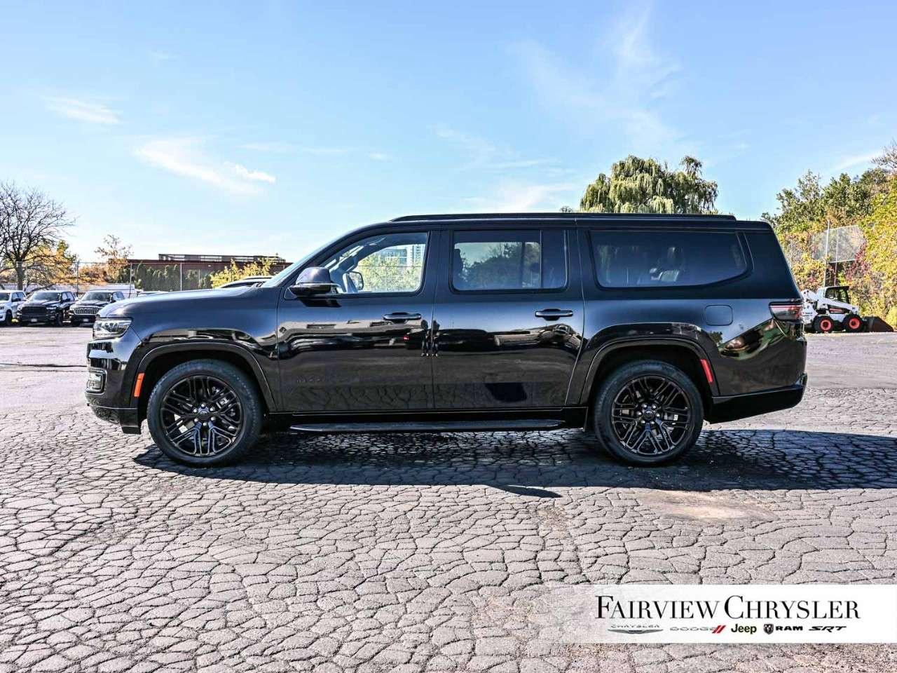 2024 Jeep Wagoneer Series II Carbide 4x4 PANO ROOF   LEATHER   CARBIDE   BLIND SPOT   8 PASSANGER   3.92 REAR AXLE   TOW PKG Photo2