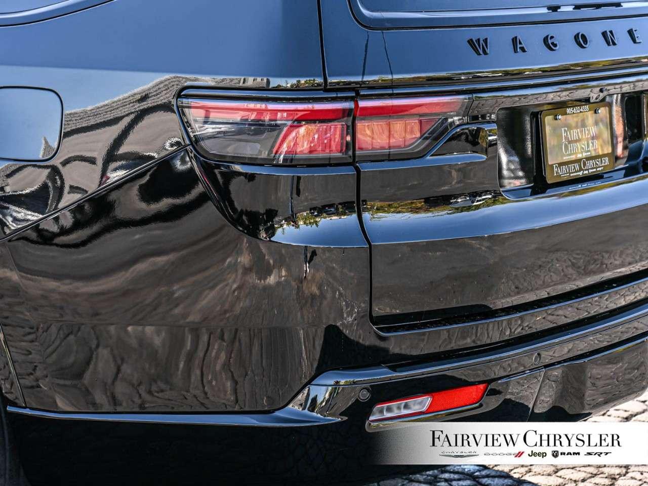 2024 Jeep Wagoneer Series II Carbide 4x4 PANO ROOF   LEATHER   CARBIDE   BLIND SPOT   8 PASSANGER   3.92 REAR AXLE   TOW PKG Photo