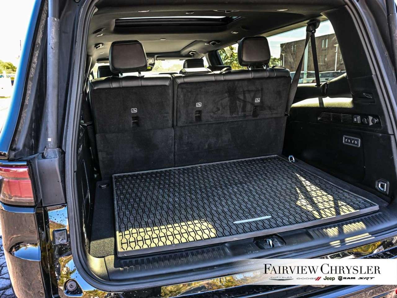 2024 Jeep Wagoneer Series II Carbide 4x4 PANO ROOF   LEATHER   CARBIDE   BLIND SPOT   8 PASSANGER   3.92 REAR AXLE   TOW PKG Photo