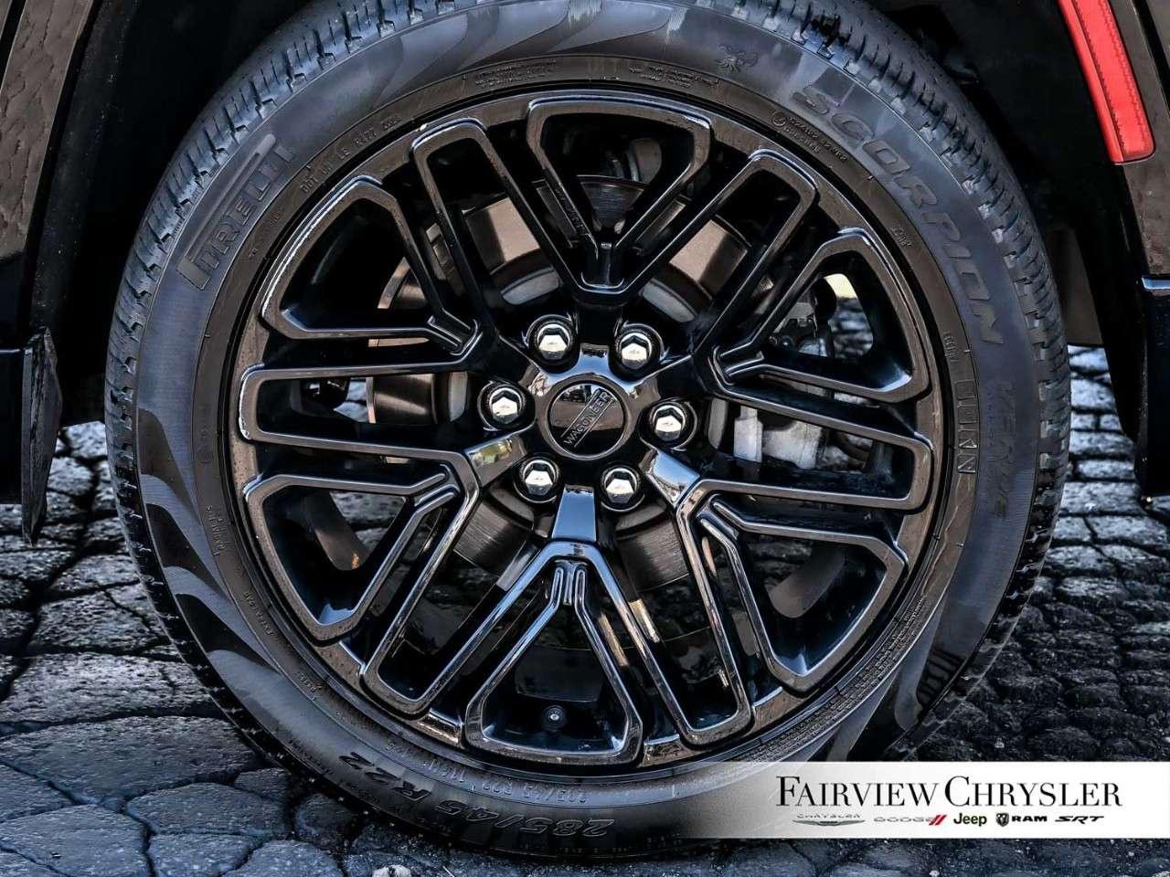 2024 Jeep Wagoneer Series II Carbide 4x4 PANO ROOF   LEATHER   CARBIDE   BLIND SPOT   8 PASSANGER   3.92 REAR AXLE   TOW PKG Photo