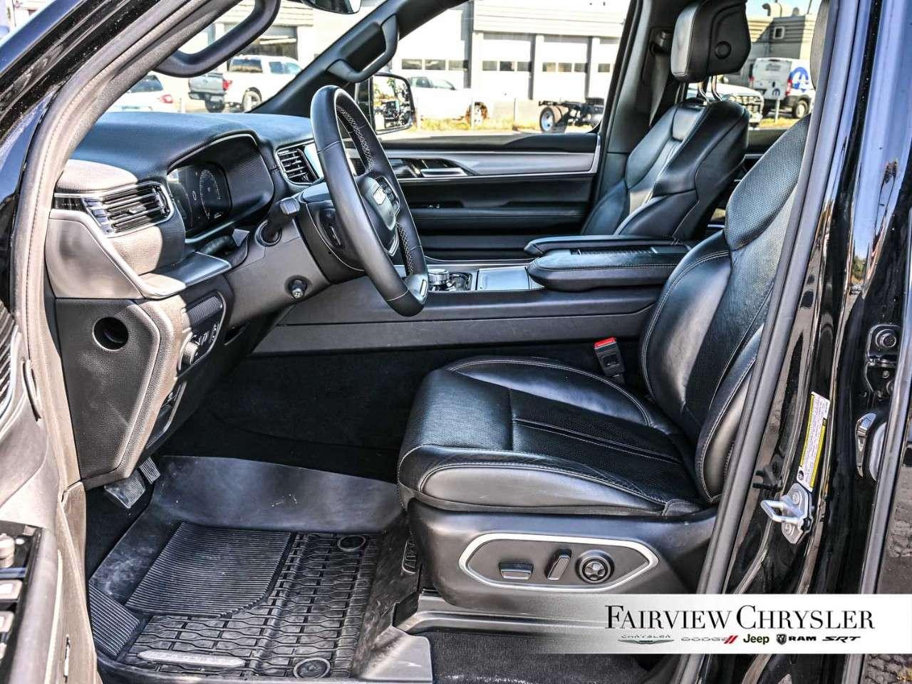 2024 Jeep Wagoneer Series II Carbide 4x4 PANO ROOF   LEATHER   CARBIDE   BLIND SPOT   8 PASSANGER   3.92 REAR AXLE   TOW PKG Photo