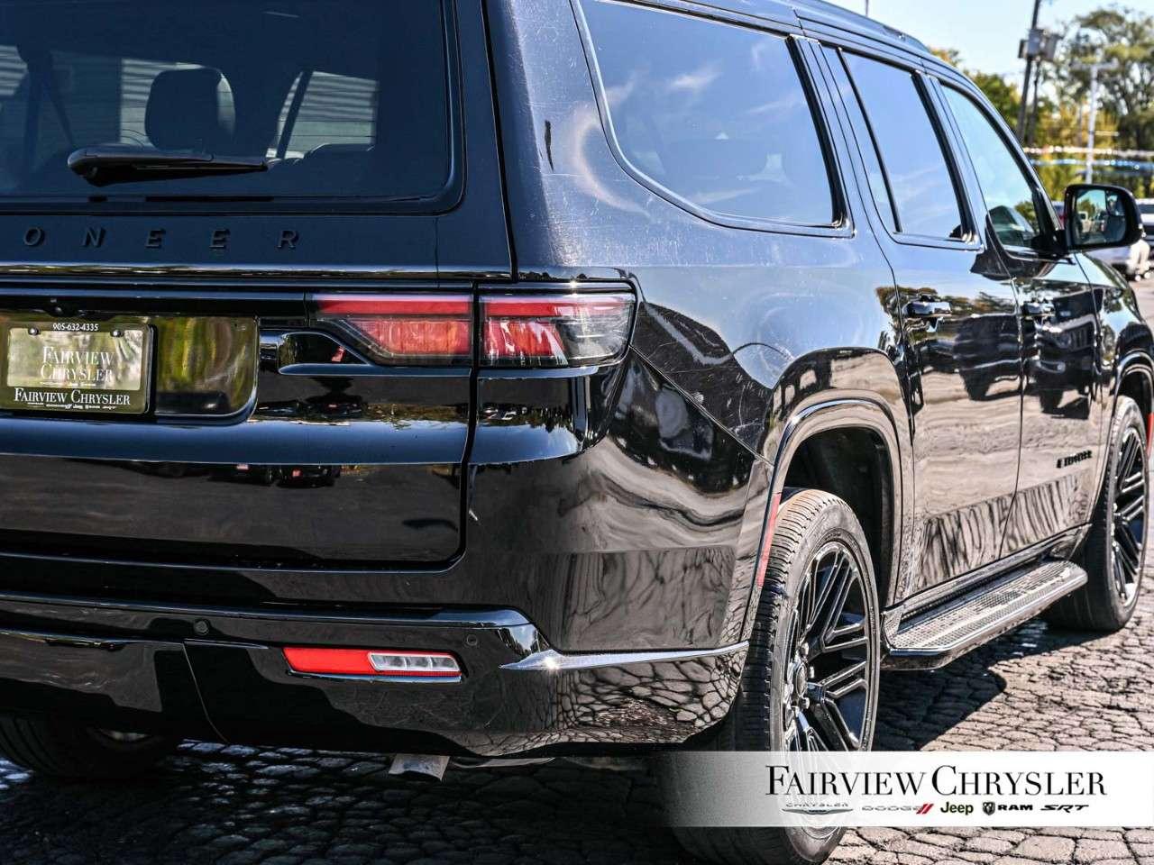 2024 Jeep Wagoneer Series II Carbide 4x4 PANO ROOF   LEATHER   CARBIDE   BLIND SPOT   8 PASSANGER   3.92 REAR AXLE   TOW PKG Photo