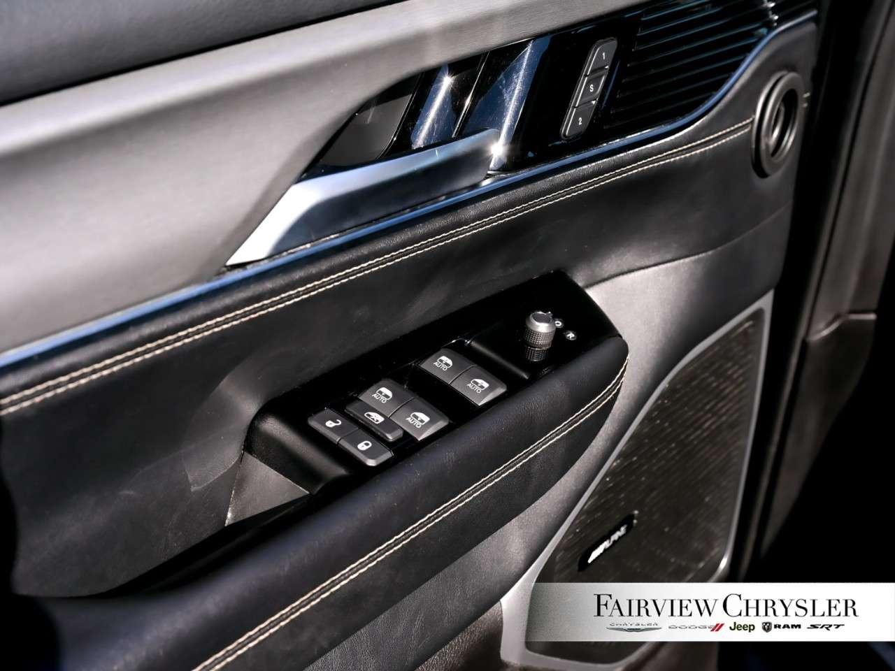 2024 Jeep Wagoneer Series II Carbide 4x4 PANO ROOF   LEATHER   CARBIDE   BLIND SPOT   8 PASSANGER   3.92 REAR AXLE   TOW PKG Photo