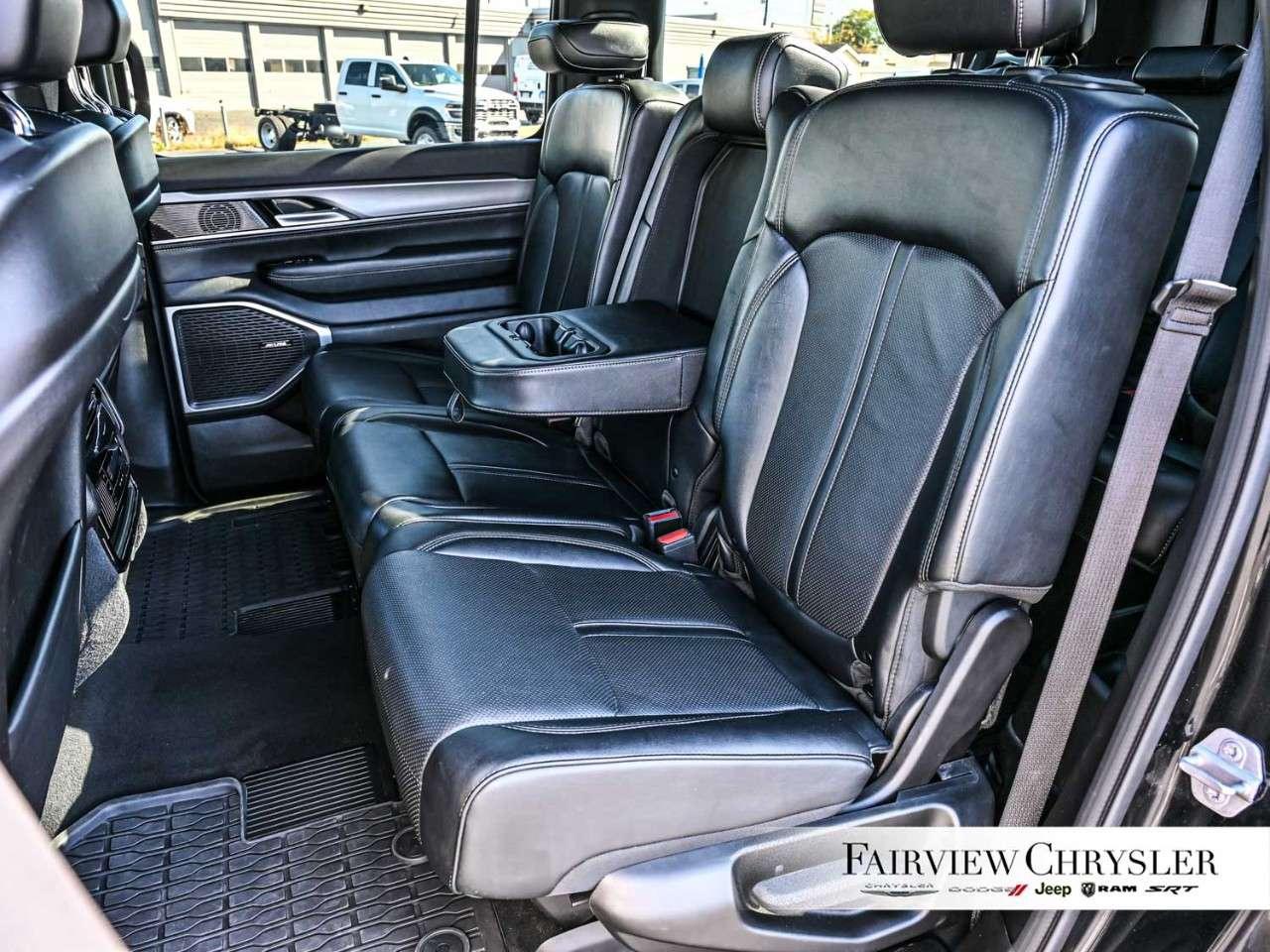 2024 Jeep Wagoneer Series II Carbide 4x4 PANO ROOF   LEATHER   CARBIDE   BLIND SPOT   8 PASSANGER   3.92 REAR AXLE   TOW PKG Photo