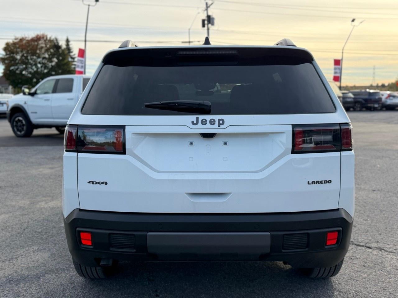 2026 Jeep Cherokee LAREDO 4x4 Photo