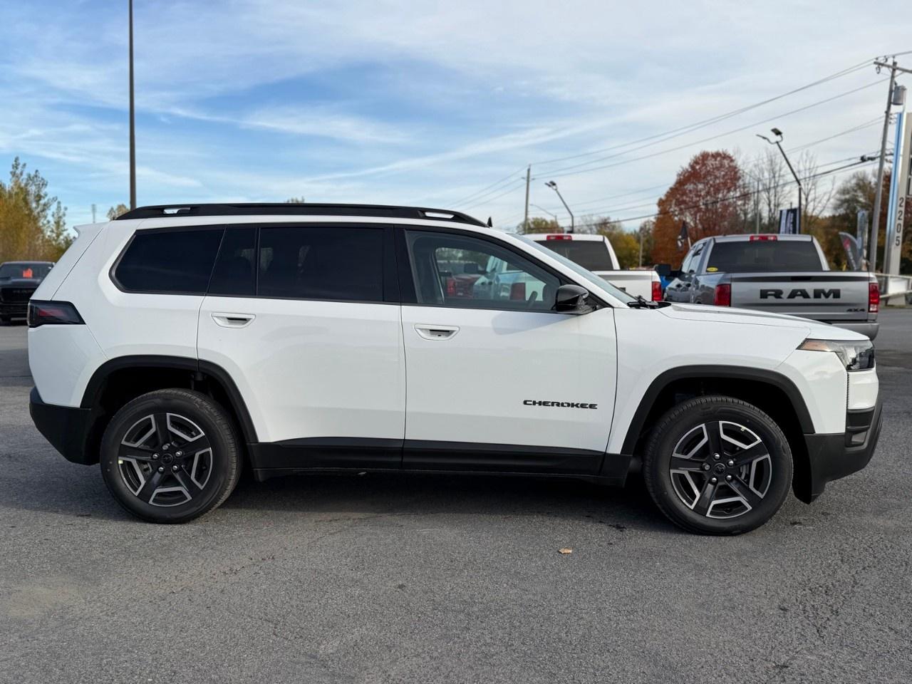 2026 Jeep Cherokee LAREDO 4x4 Photo