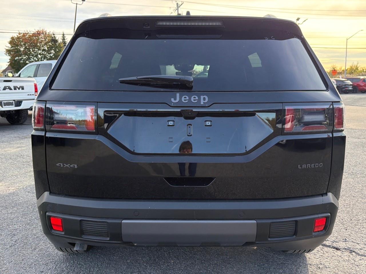 2026 Jeep Cherokee LAREDO 4x4 Photo3