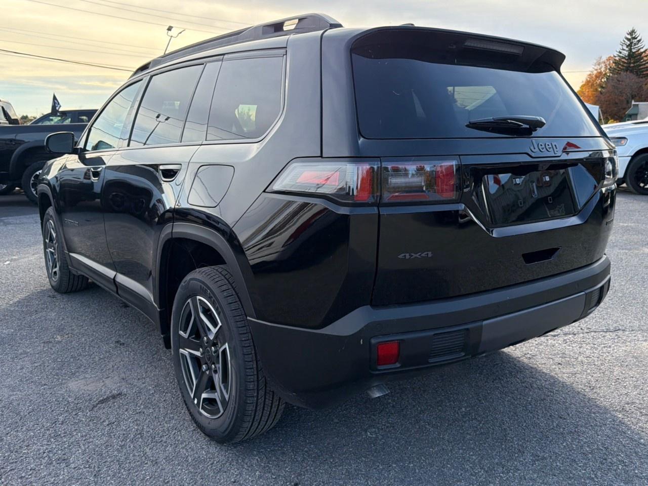 2026 Jeep Cherokee LAREDO 4x4 Photo