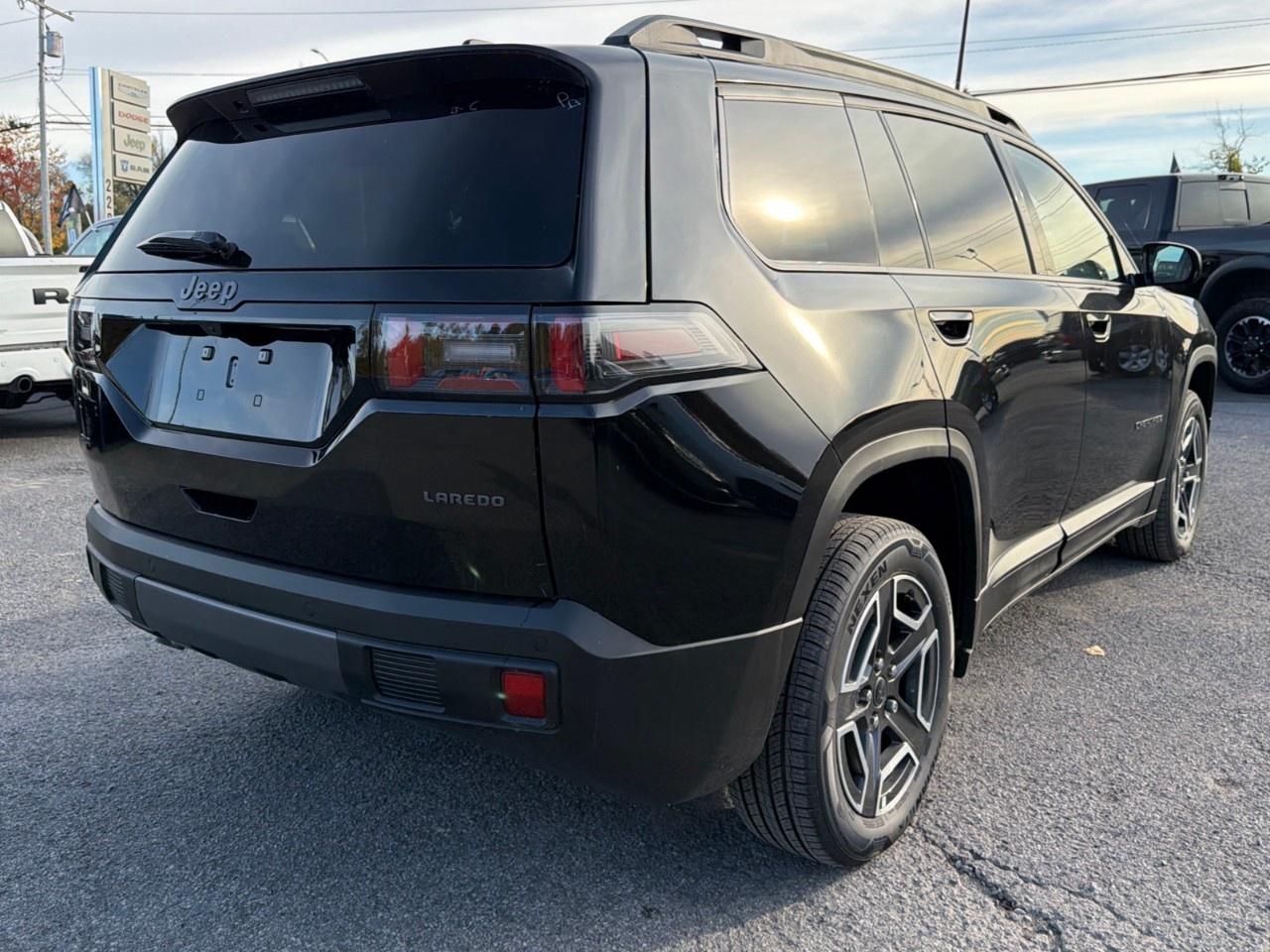 2026 Jeep Cherokee LAREDO 4x4 Photo