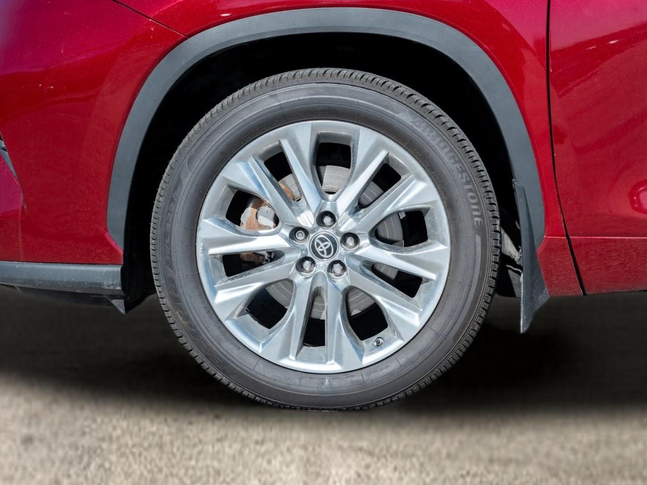 2023 Toyota Highlander LIMITED AWD Photo3