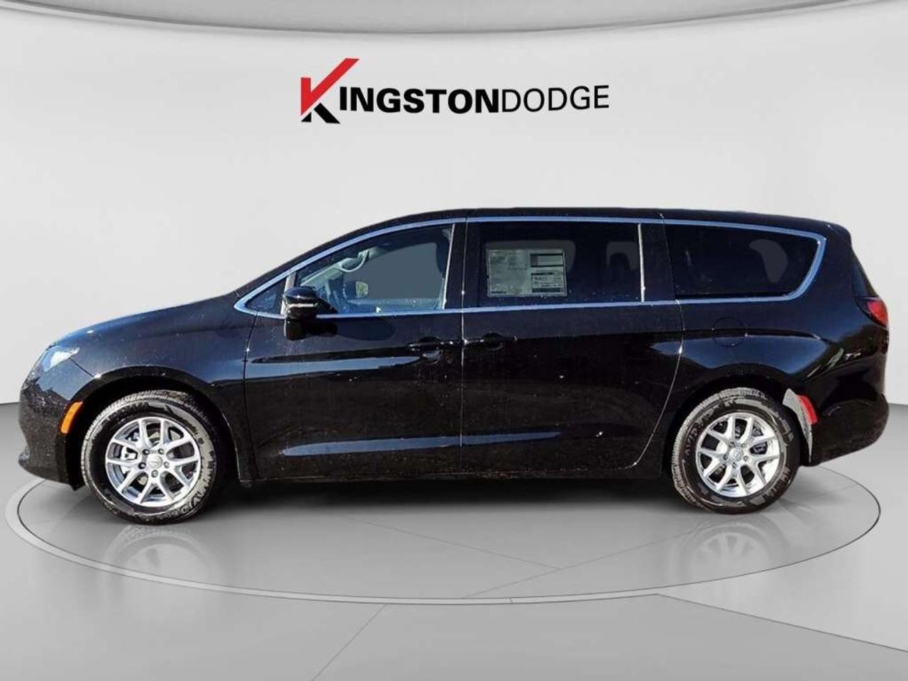 2026 Chrysler Grand Caravan SXT   Service Loaner   Qualifies for new vehicle finance rates! (OAC) Photo1