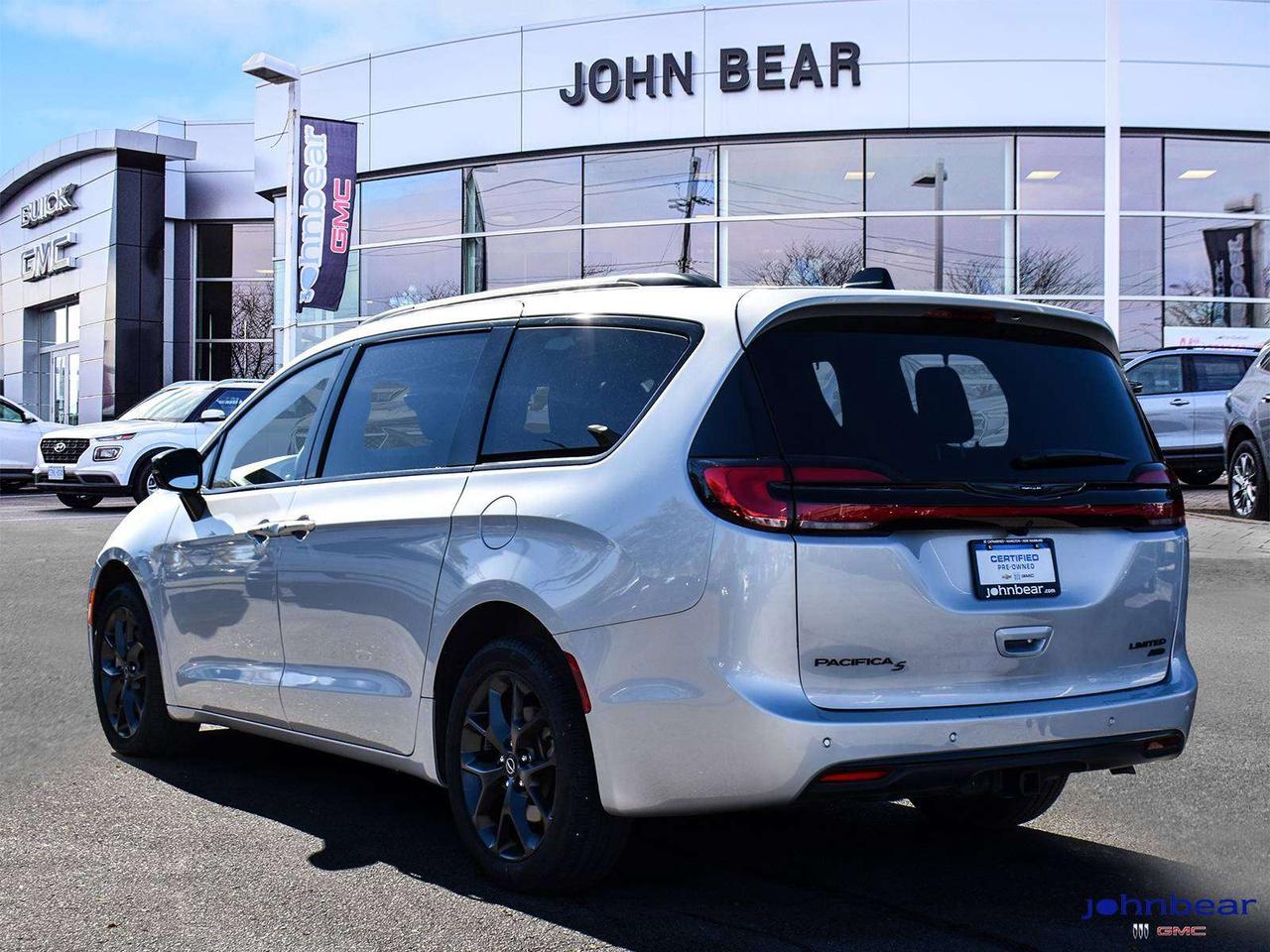 2026 Chrysler Pacifica Limited Photo