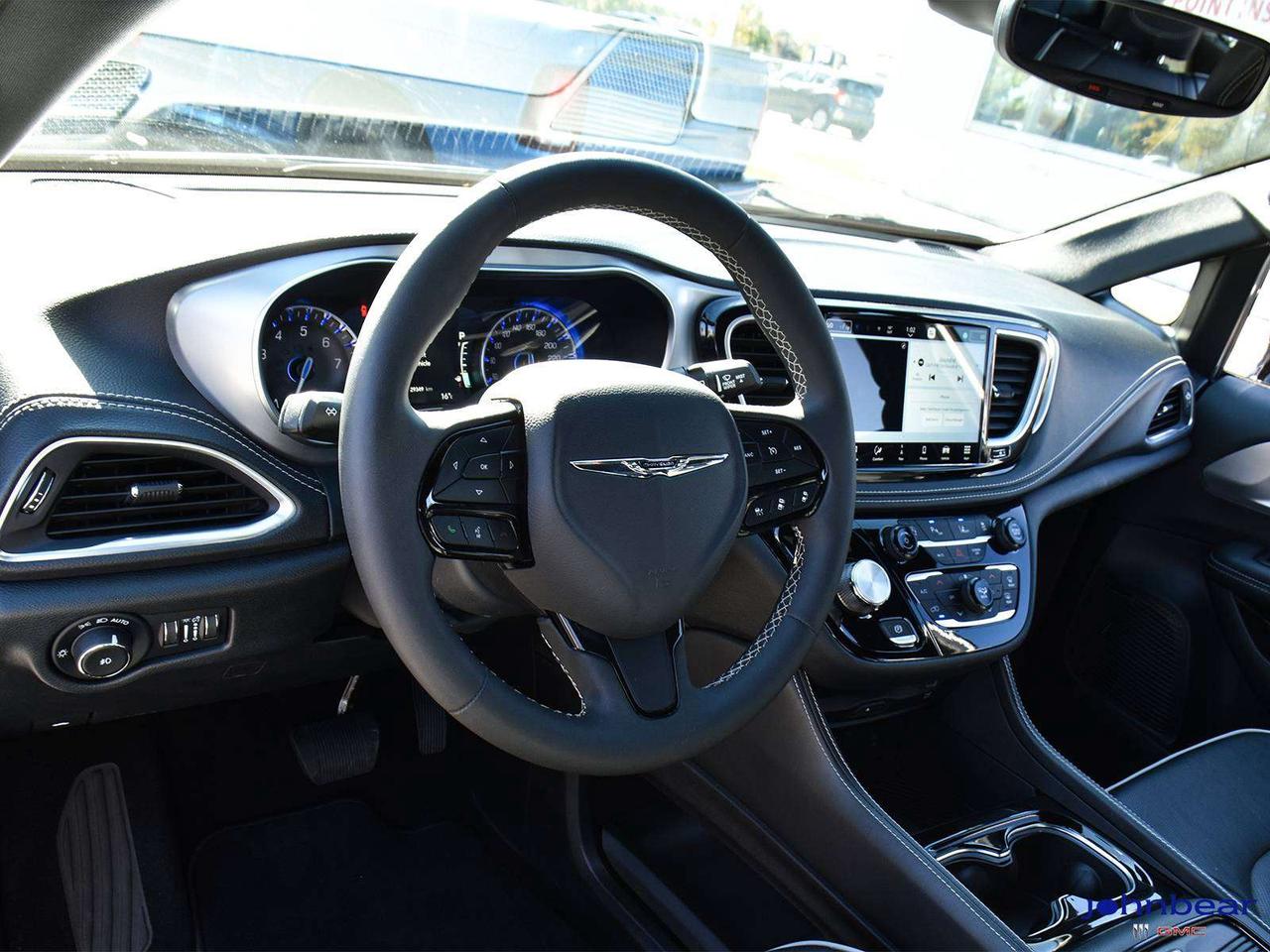 2026 Chrysler Pacifica Limited Photo