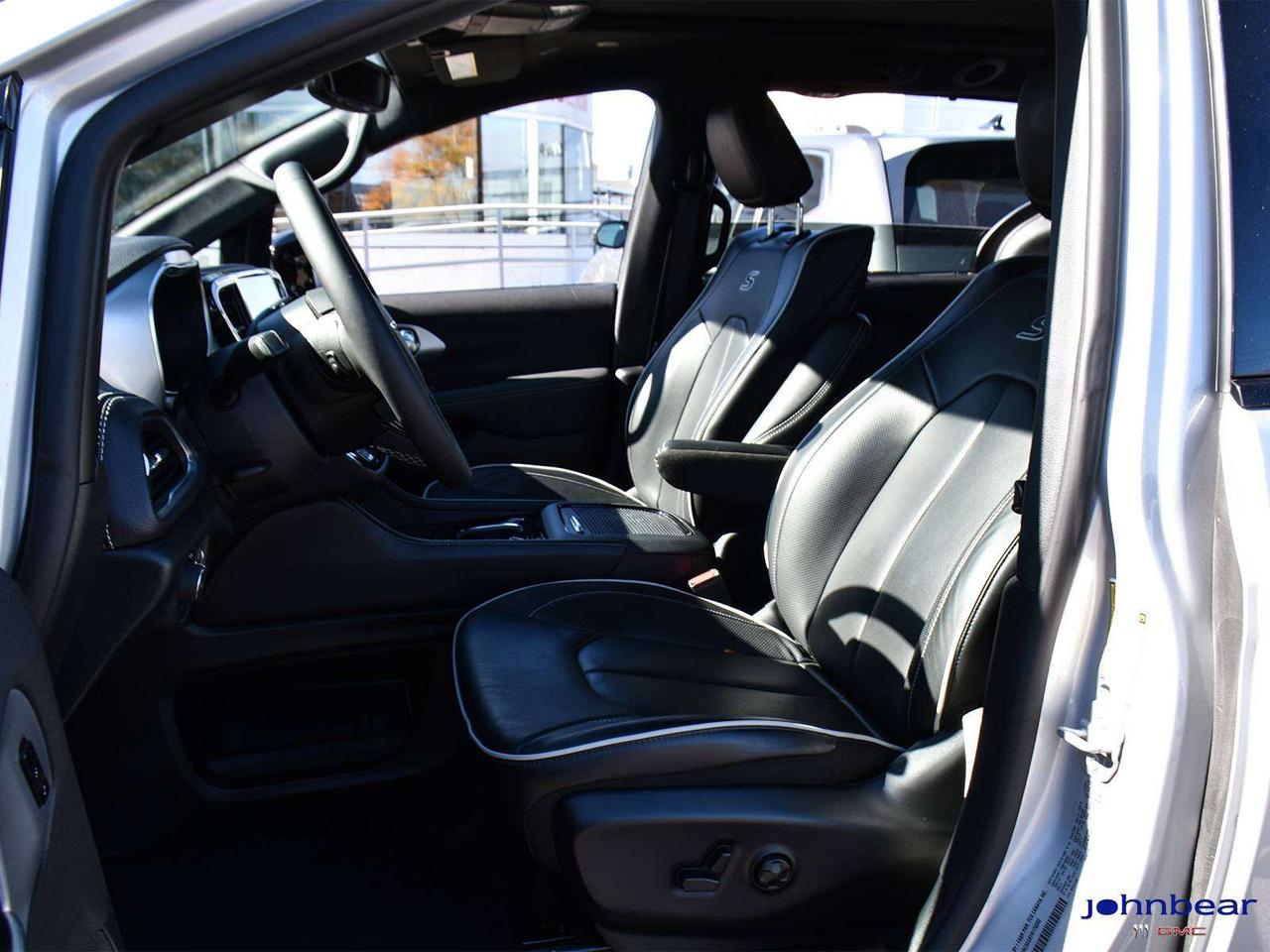 2026 Chrysler Pacifica Limited Photo