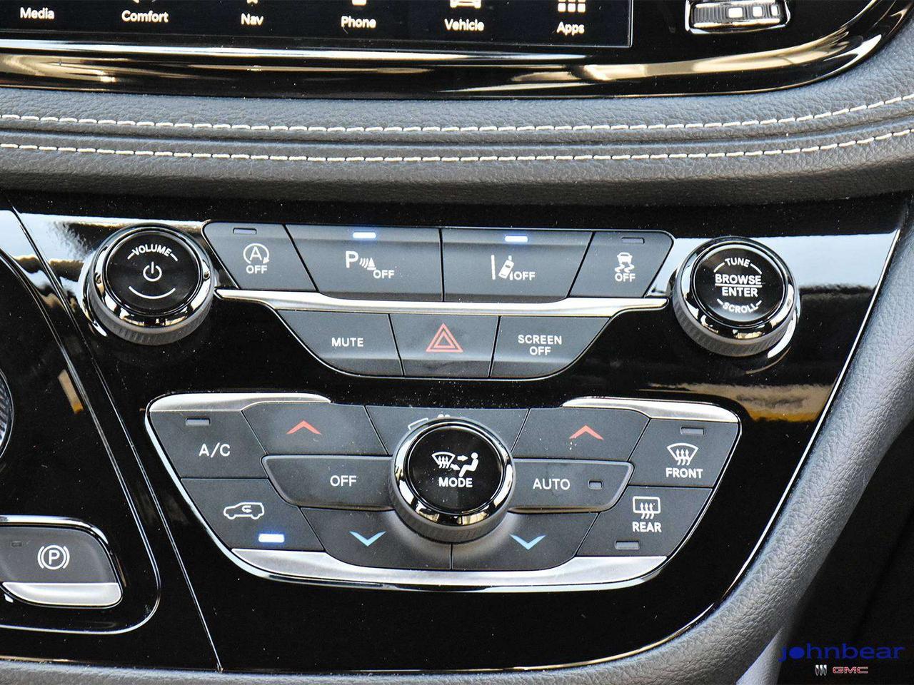 2026 Chrysler Pacifica Limited Photo