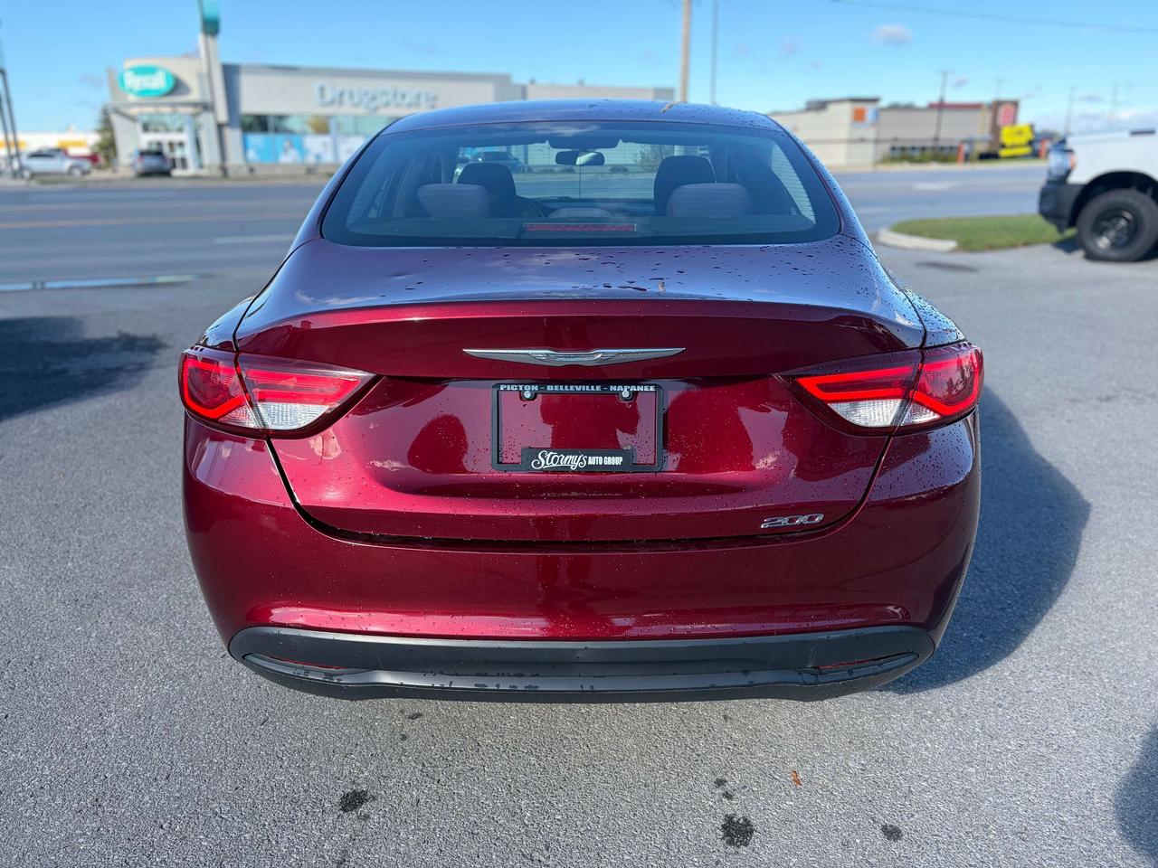 2015 Chrysler 200 LX CALL NAPANEE 613-354-2100 Photo