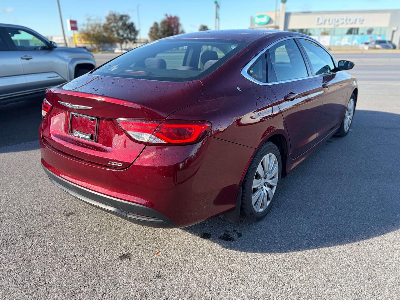 2015 Chrysler 200 LX CALL NAPANEE 613-354-2100 Photo