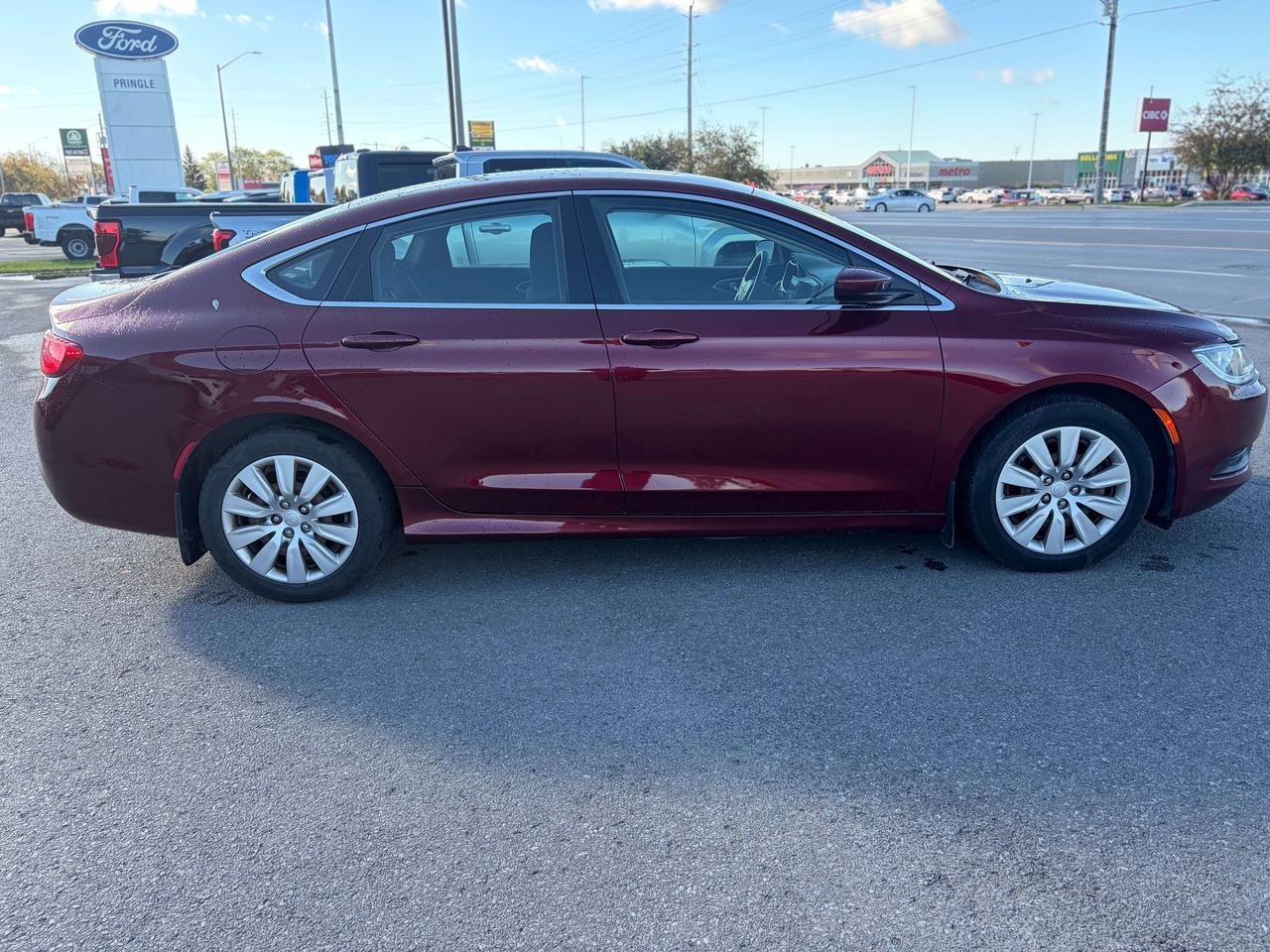 2015 Chrysler 200 LX CALL NAPANEE 613-354-2100 Photo
