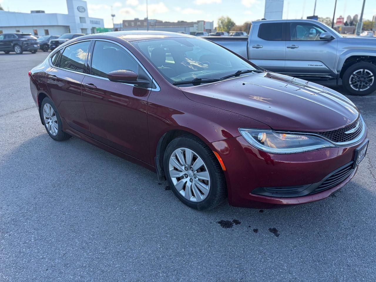 2015 Chrysler 200 LX CALL NAPANEE 613-354-2100 Photo