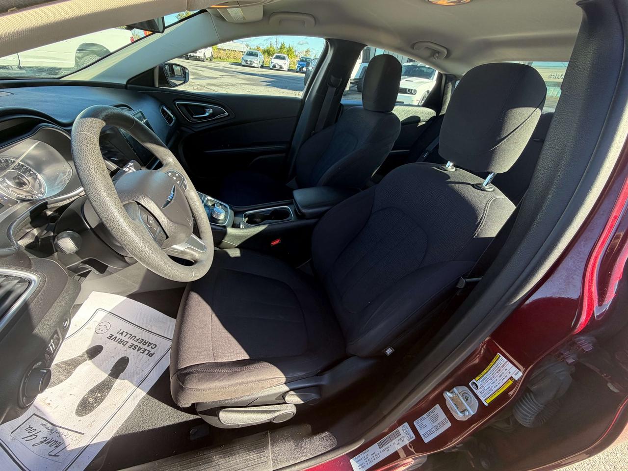 2015 Chrysler 200 LX CALL NAPANEE 613-354-2100 Photo