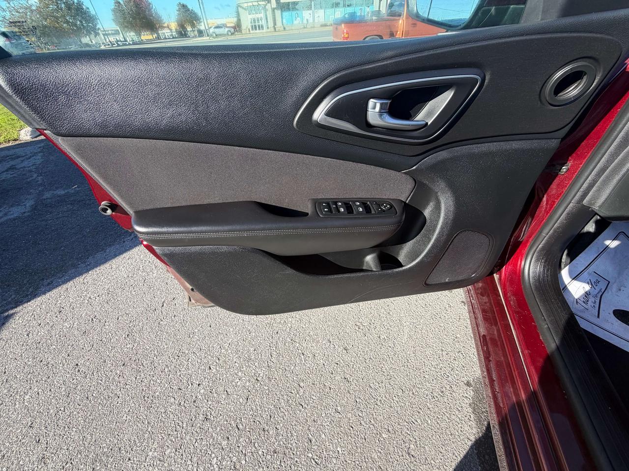 2015 Chrysler 200 LX CALL NAPANEE 613-354-2100 Photo
