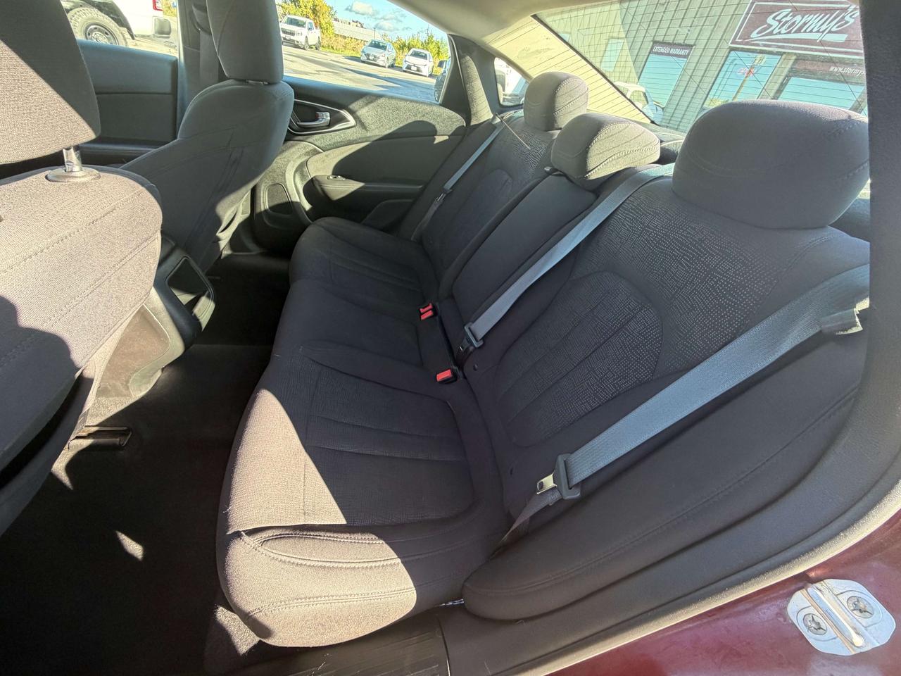 2015 Chrysler 200 LX CALL NAPANEE 613-354-2100 Photo