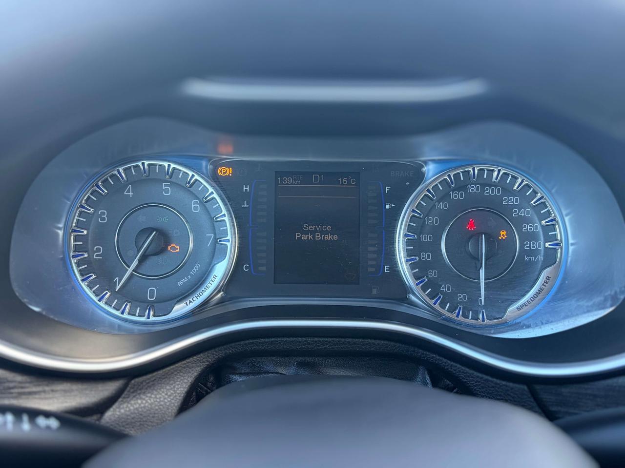 2015 Chrysler 200 LX CALL NAPANEE 613-354-2100 Photo