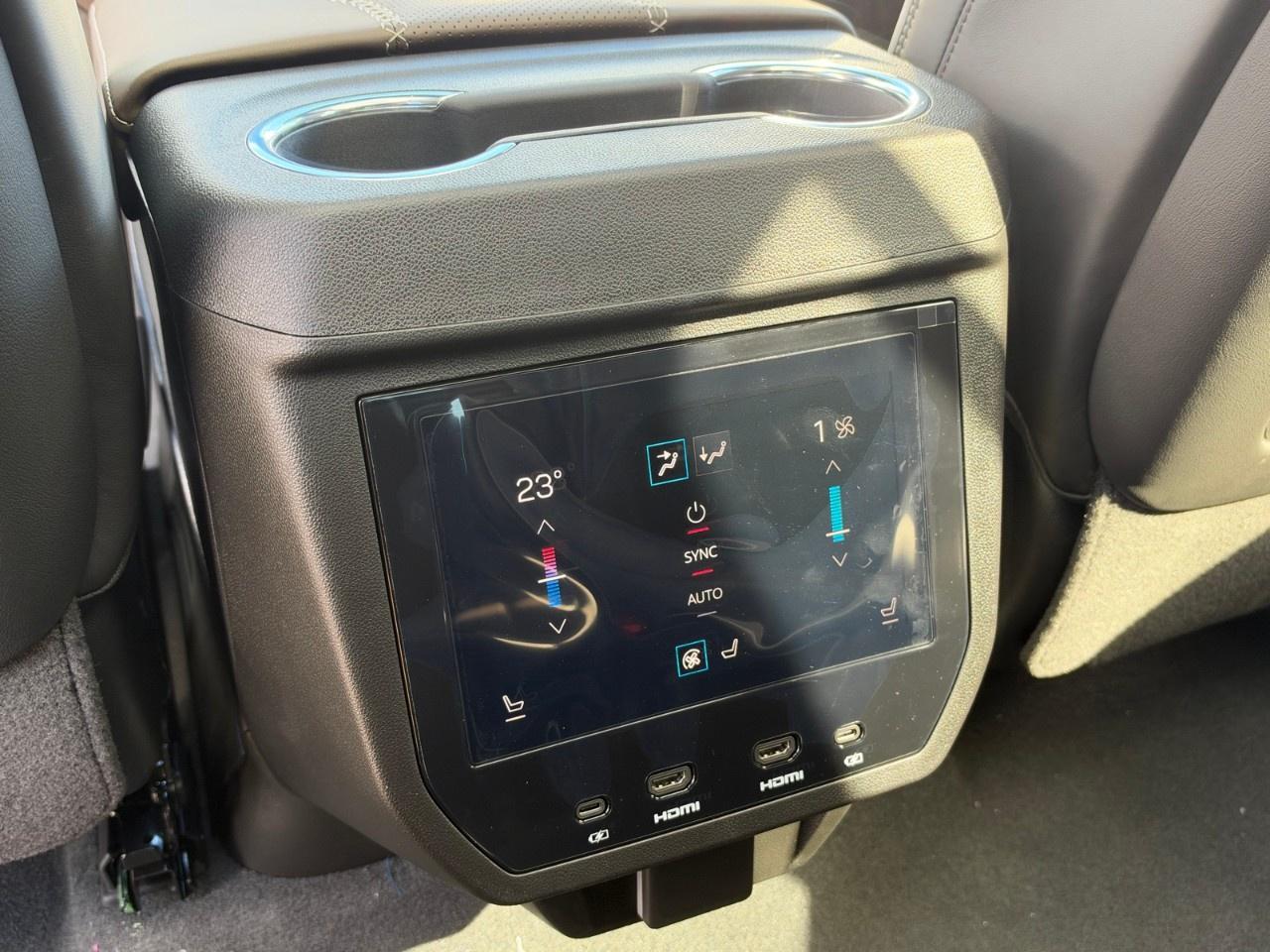 2027 GMC Yukon 4WD 4dr Denali Ultimate Photo