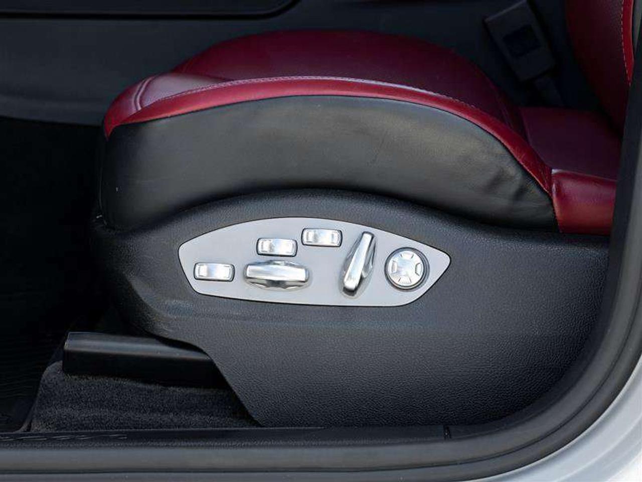 2023 Porsche Macan AWD Premium Pkg Plus Sport Chrono Pkg Sport Tailpipes in Black Surround View Photo