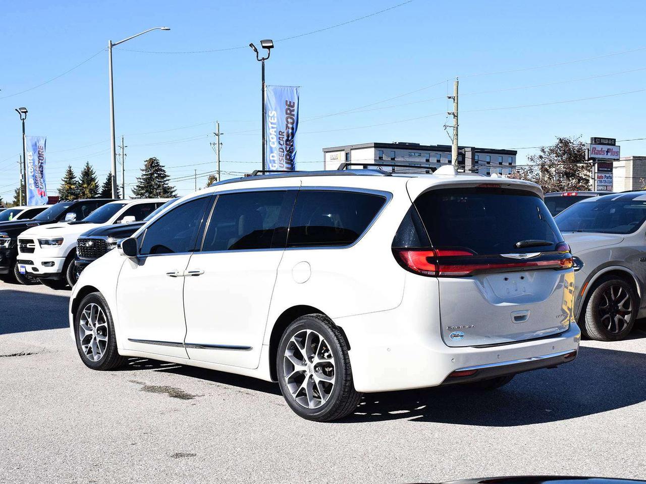 2021 Chrysler Pacifica Limited ~Nav ~Cam ~Leather ~Moonroof ~Blind Spot Photo3