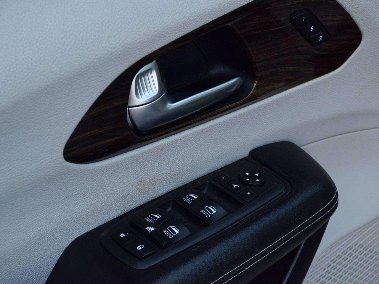 2021 Chrysler Pacifica Limited ~Nav ~Cam ~Leather ~Moonroof ~Blind Spot Photo