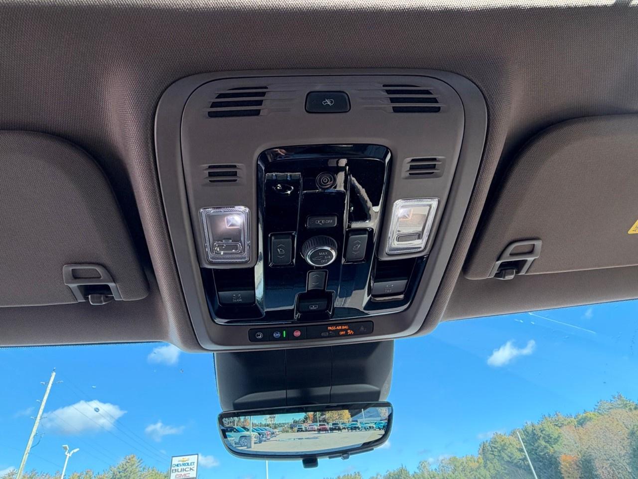 2027 GMC Yukon 4WD 4dr Denali Photo