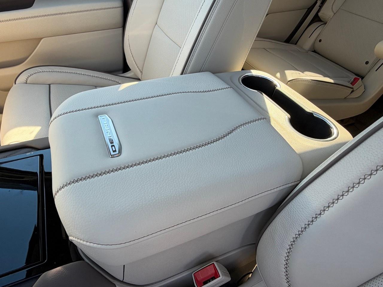 2027 GMC Yukon 4WD 4dr Denali Photo