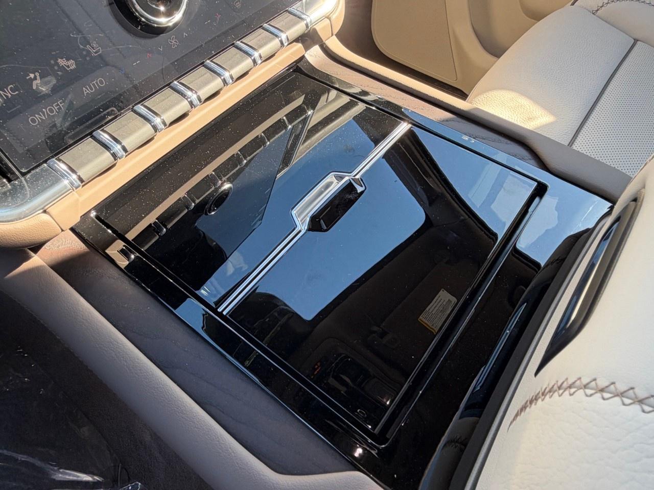 2027 GMC Yukon 4WD 4dr Denali Photo