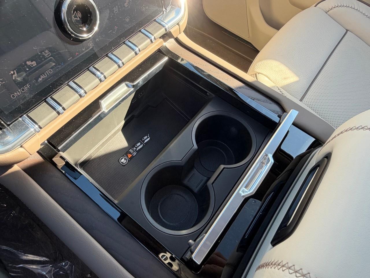 2027 GMC Yukon 4WD 4dr Denali Photo