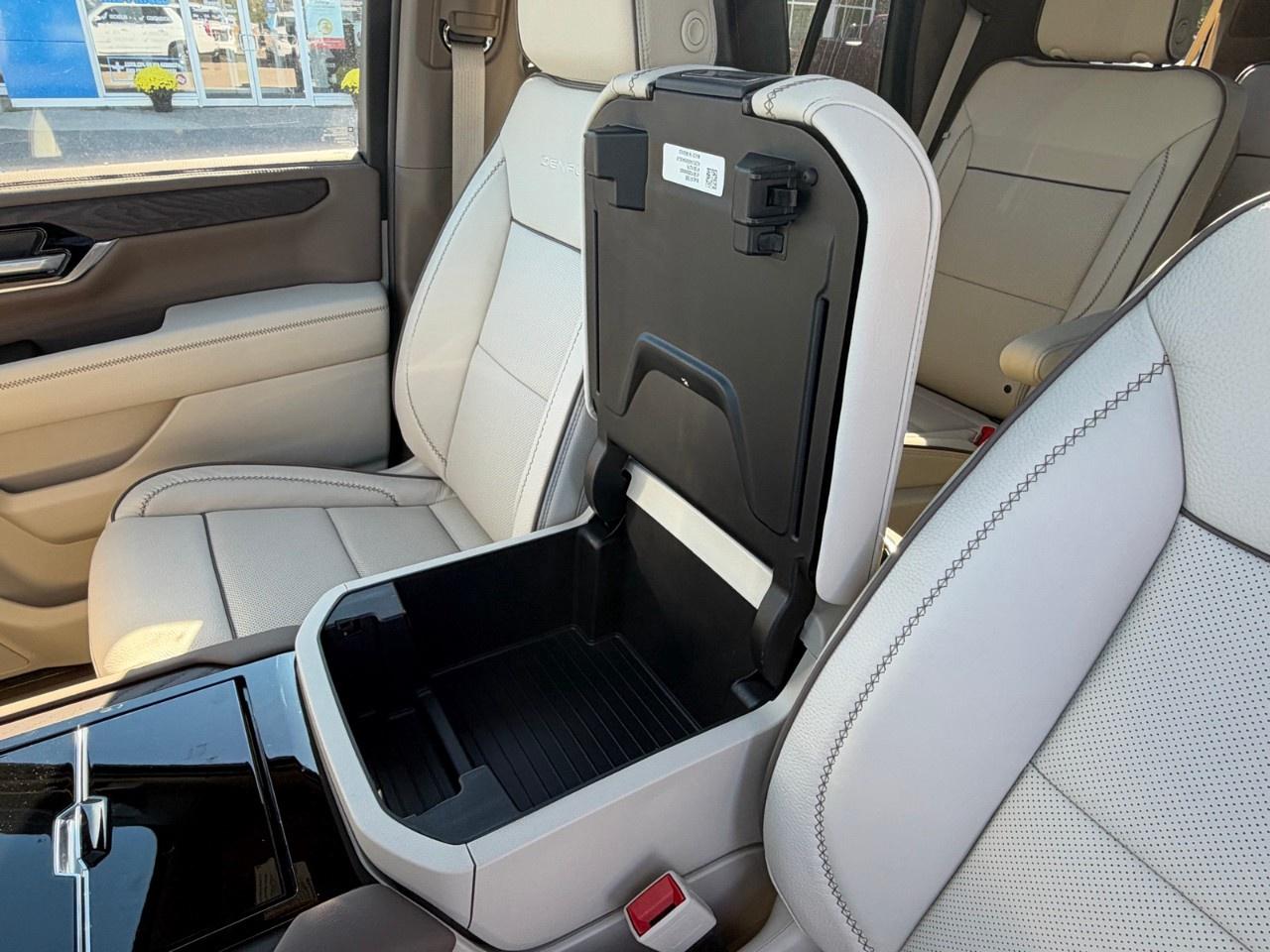 2027 GMC Yukon 4WD 4dr Denali Photo
