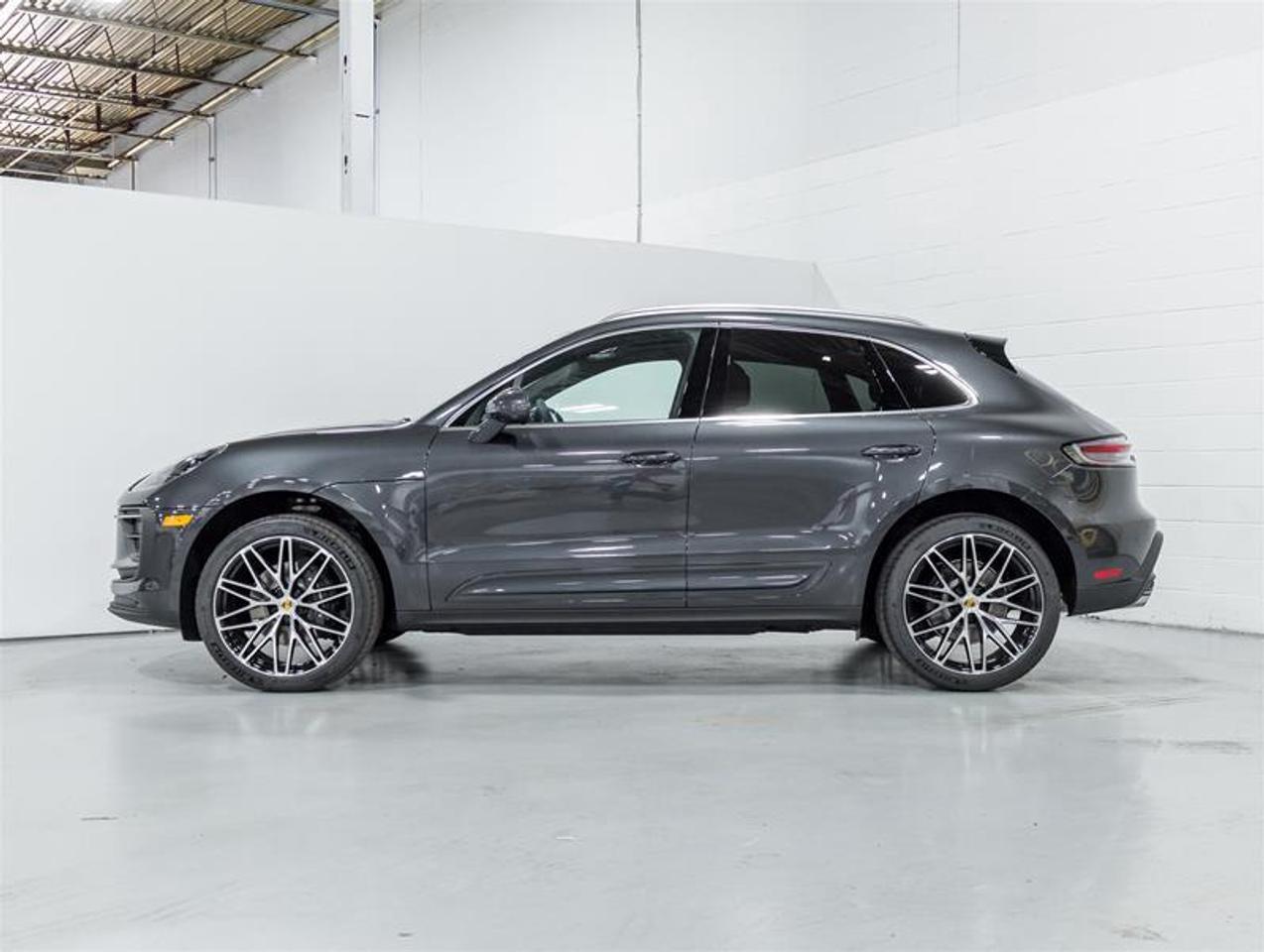 2026 Porsche Macan  Photo3