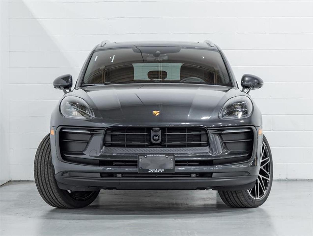 2026 Porsche Macan  Photo2