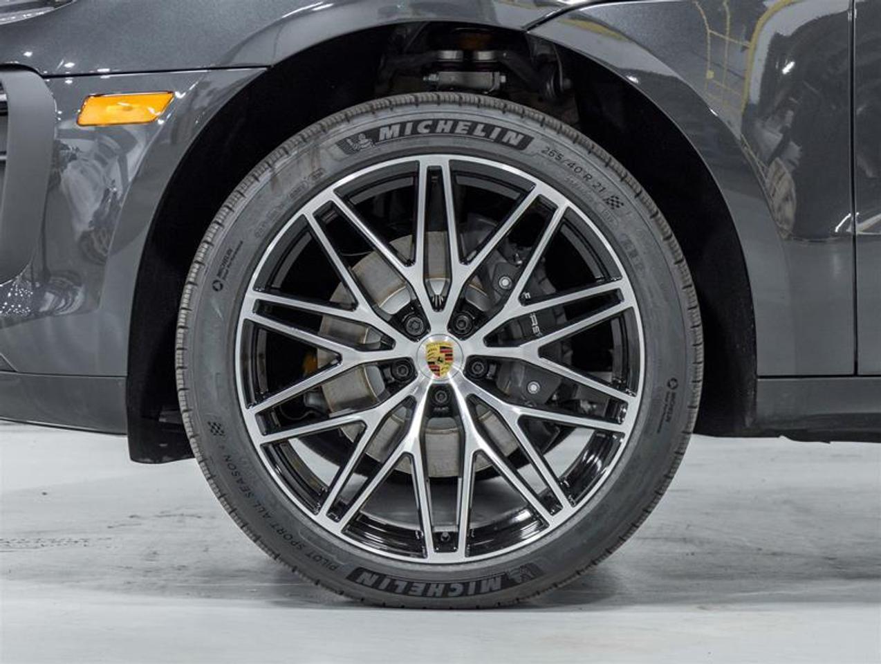 2026 Porsche Macan  Photo4