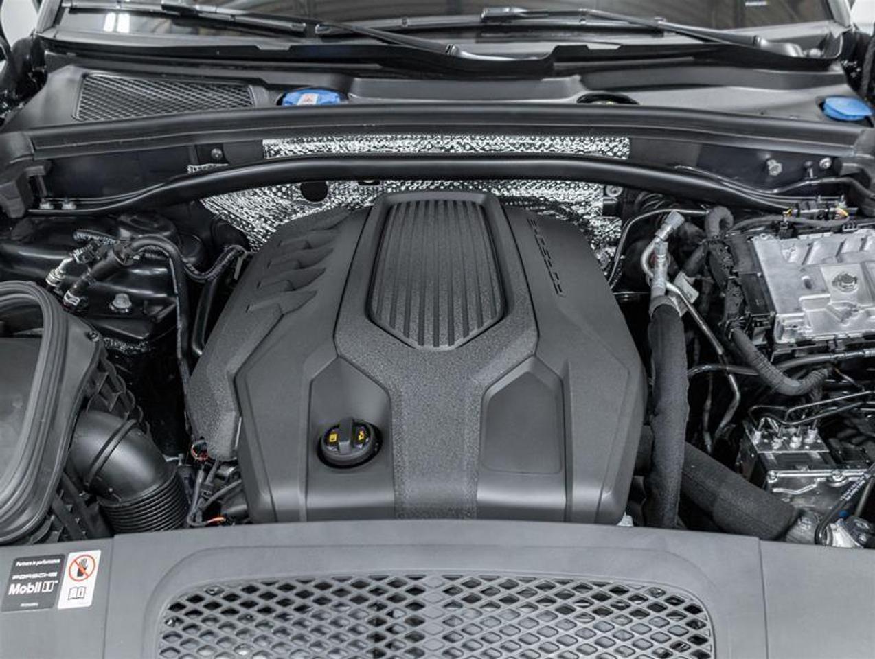 2026 Porsche Macan  Photo1
