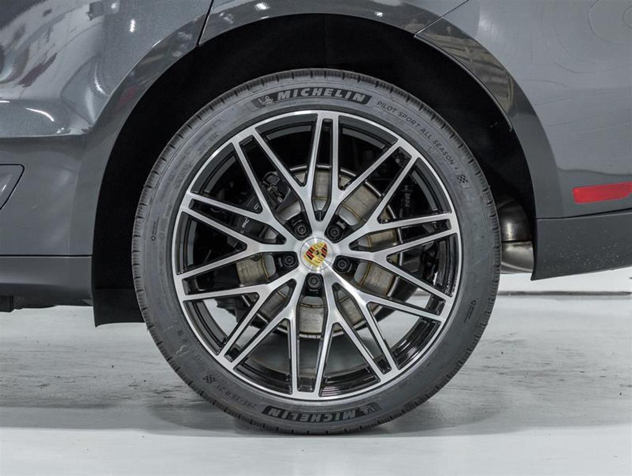 2026 Porsche Macan  Photo