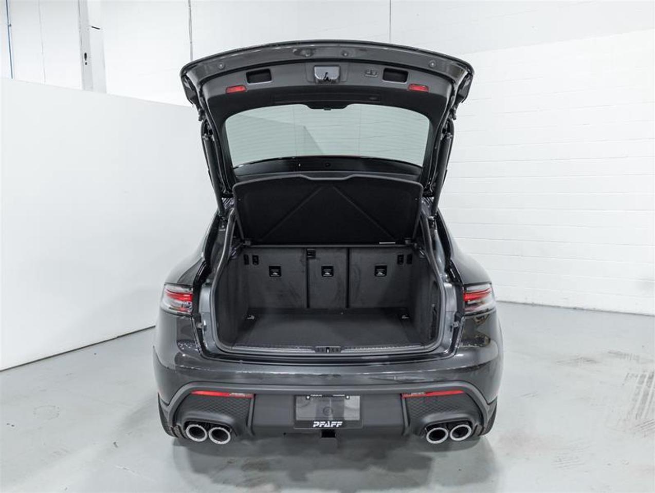 2026 Porsche Macan  Photo